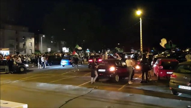 La joie des supporters à Bourg-en-Bresse après la victoire de l'Algérie en Coupe d'Afrique des Nations
