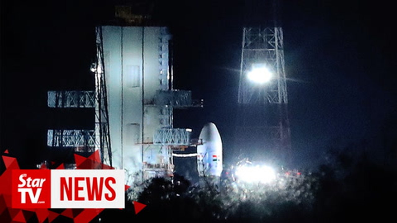 India halts historic moon mission at final hour