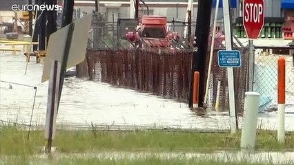 العاصفة "باري" تهدد لويزيانا وهبوط إنتاج النفط الخام بأميريكا بنحو 73 بالمئة