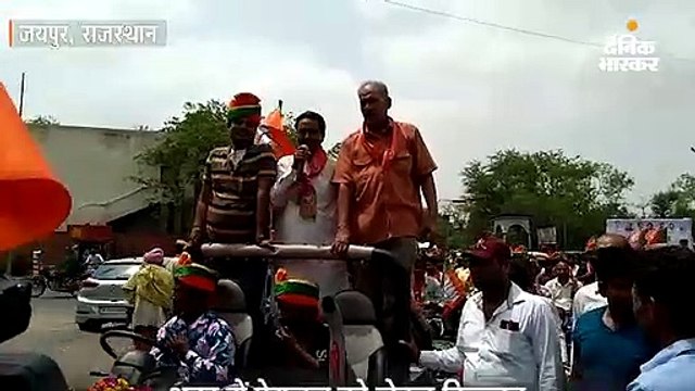 शहर में पेयजल किल्लत को लेकर भाजपा का जलभवन के सामने विरोध प्रदर्शन,मटके फोड़े