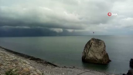 Denizde oluşan hortum kameralara yansıdı