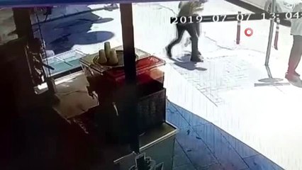 Sokakta tartışma vatandaşın tokadı ile bitti...O anlar kamerada