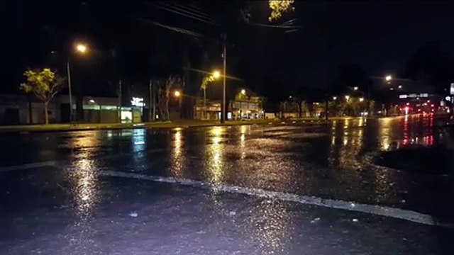Madrugada com chuva, raios e trovoadas em Cascavel