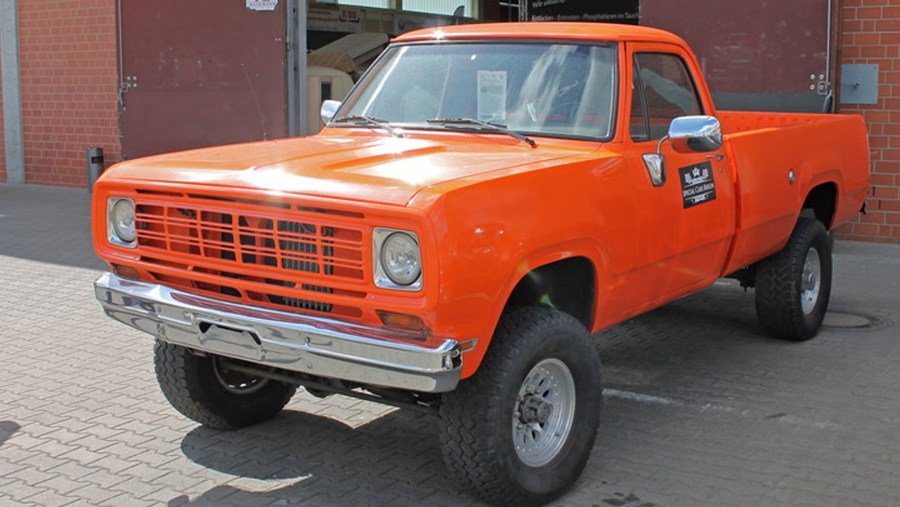 Dodge W200 - Power Wagon from the 70s, image size:1276x720