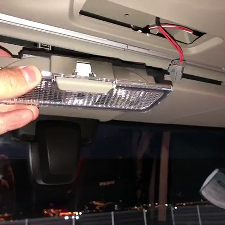 Montaje de  bombilla LED  Blanco Frio 6000K  24V Volvo Truck/White Cold LED bulb assembly 6000K 24V Volvo Truck