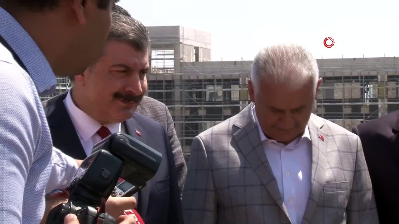Sağlık Bakanı Fahretin Koca ve TBMM eski Başkanı ve AK Parti İzmir Milletvekili Binali Yıldırım İzmir Bayraklı Şehir Hastanesi'nde incelemelerde bulundu