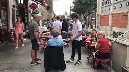 Marché, café, plage, surf, la vie continue sous le G7