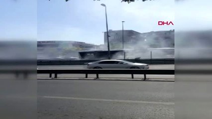 İSTANBUL- AVCILAR'DA METROBÜS YANGINI
