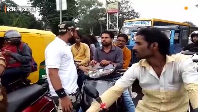 स्कूली छात्रों के साथ बोहरा समाज ने संभाली ट्रैफिक व्यवस्था