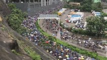 Hong Kong vive una nueva tensa jornada de cañones de agua y gas lacrimógeno