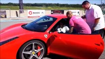 A 87 ans, elle  pilote une Ferrari sur le circuit de Bresse