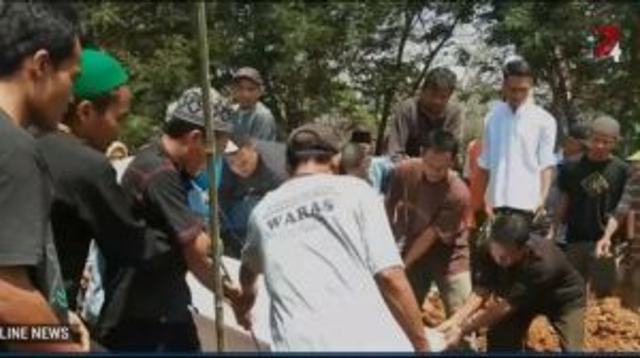 Jenazah Korban KM Santika Nusantara yang Terbakar Dimakamkan