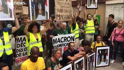 Macron politikája ellen tüntettek a G7-csúcs helyszínén