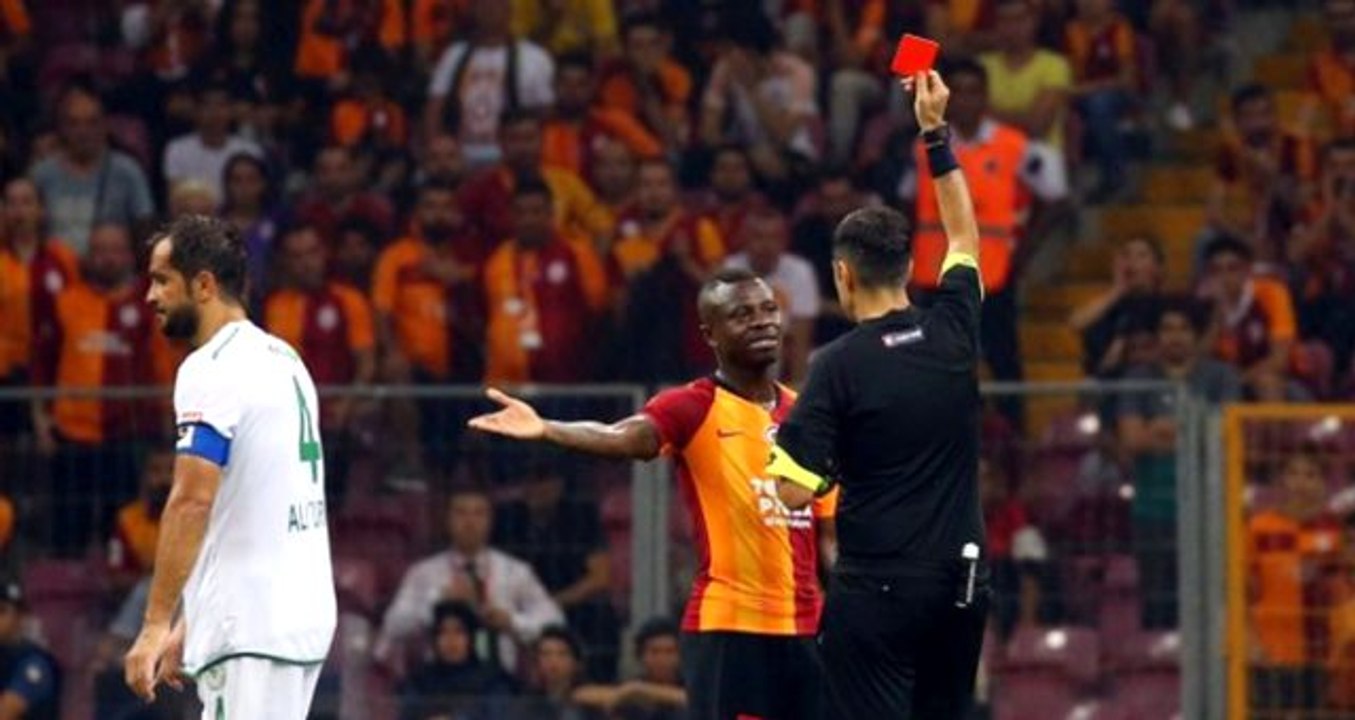 Galatasaray'a 2 haftada 2 kırmızı kart!