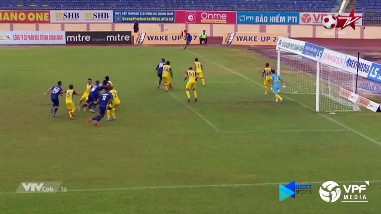 Hoàng Vũ Samson - Sát thủ V.League và màn "dạo chơi" trên SVĐ Quảng Nam trước Sanna Khánh Hòa BVN