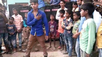 Kabhi_Asha_Kabhi_Mushkil_Ajab_Hai - wow - this boy is pretty confident to go with the flow right there and then! BOLD!