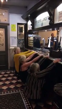 Trois grand-mères se lâchent un peu trop...