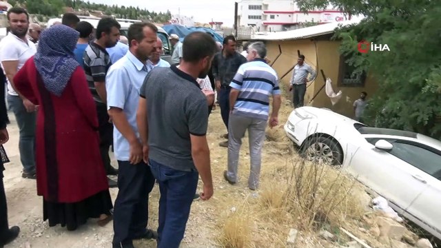 Freni boşalan araç park halindeki otomobile çarptı: 4 yaralı