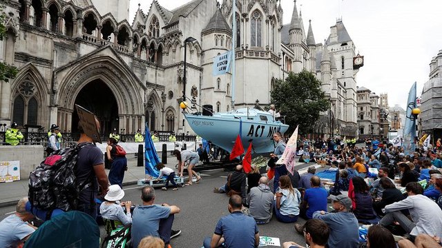 Extinction Rebellion stages 5-day climate protest in 5 British cities