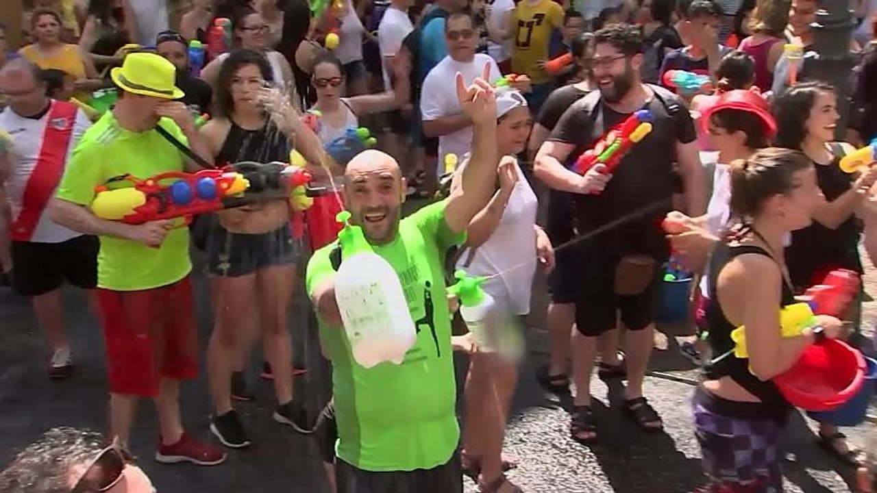 Madrid: Wasserschlacht bei 40 Grad