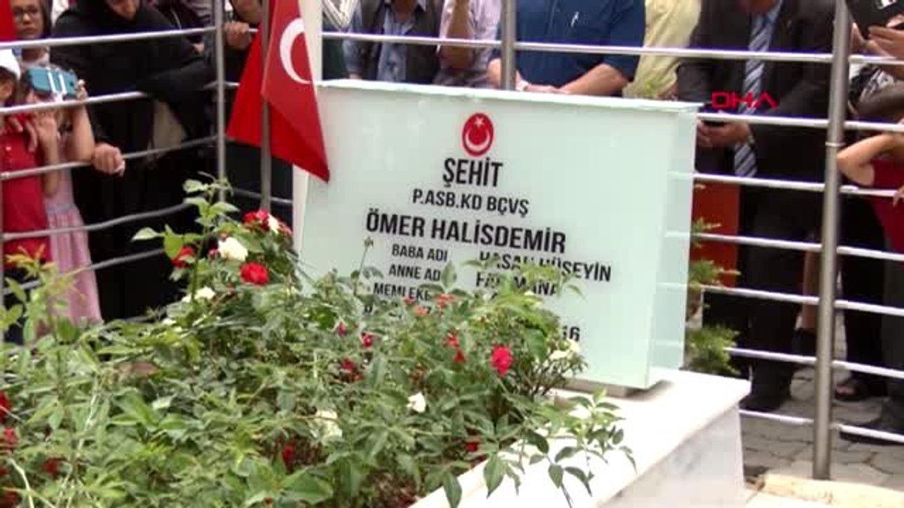 NİĞDE VATANDAŞLAR ŞEHİT ÖMER HALİS DEMİR'İN MEZARINI ZİYARET ETTİ