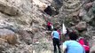 Kayalıklardaki mağarada mahsur kalan çocuk kurtarıldı