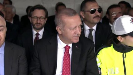 Cumhurbaşkanı Erdoğan: "FETÖ'cülerin her türlü ihanetine, saldırısına direnen tüm yiğitlere ülkem...
