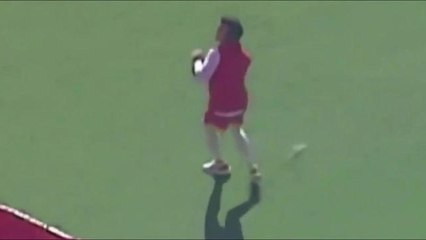 Mahomes did what!? QB throws ball out of Arrowhead