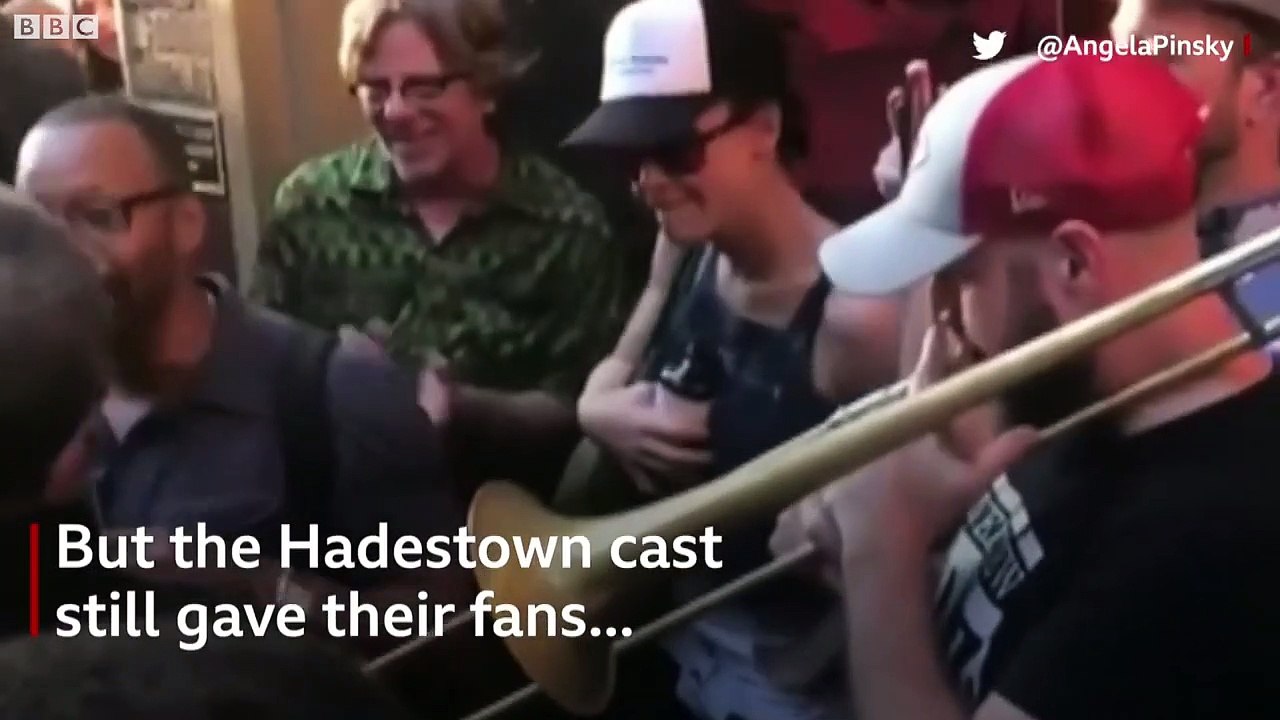 Parts of New York City go dark after power cut - BBC News