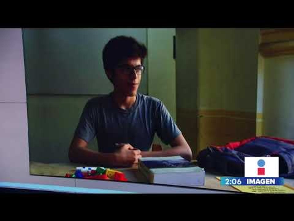 Estudiante de la UNAM ofrece clases gratis de matemáticas en un parque y le dan trabajo