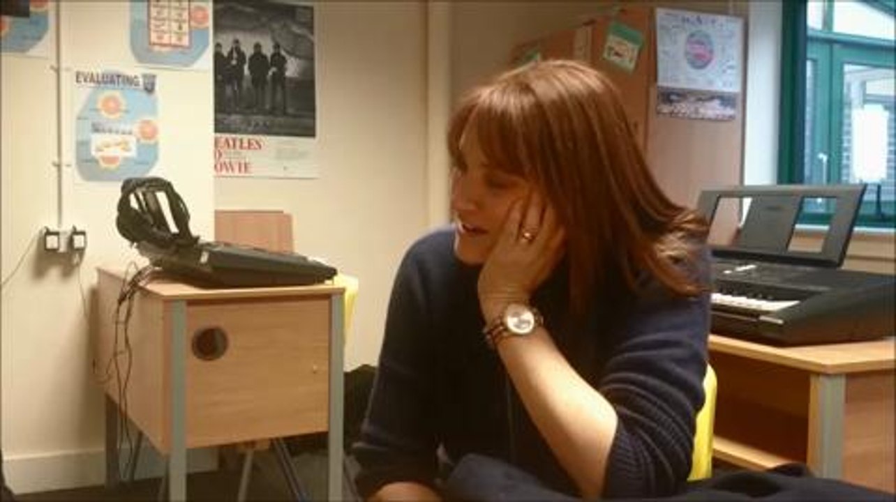 Sarah Parish meets schodlchildren