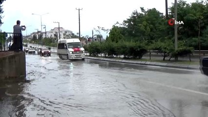 Aniden bastıran şiddetli sağanak, sanayi sitesini göle çevirdi, iş yerlerini su bastı