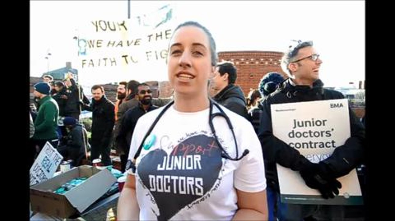 Video: #JuniorDoctors strike at Leeds General Infirmary