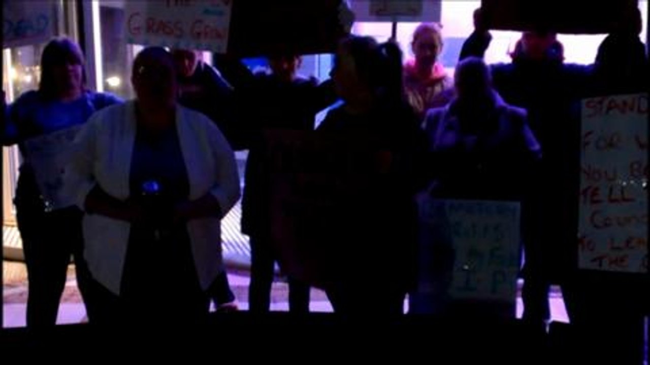 Graves protest