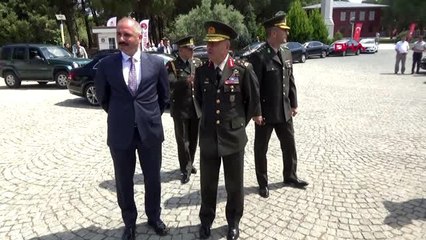 15 Temmuz kahramanı Aksakallı'dan şehitlere karanfil - Yeniden