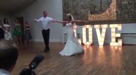 Newlyweds first Dance