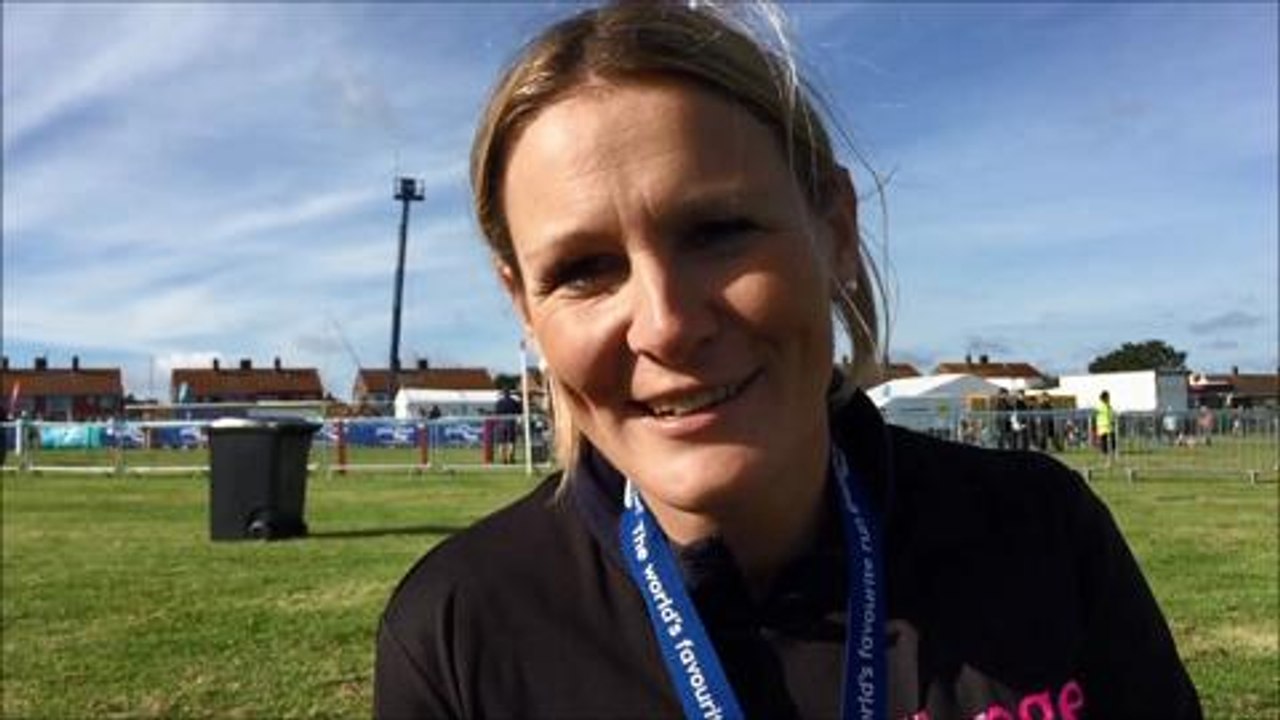 Claire Lomas completes Great North Run