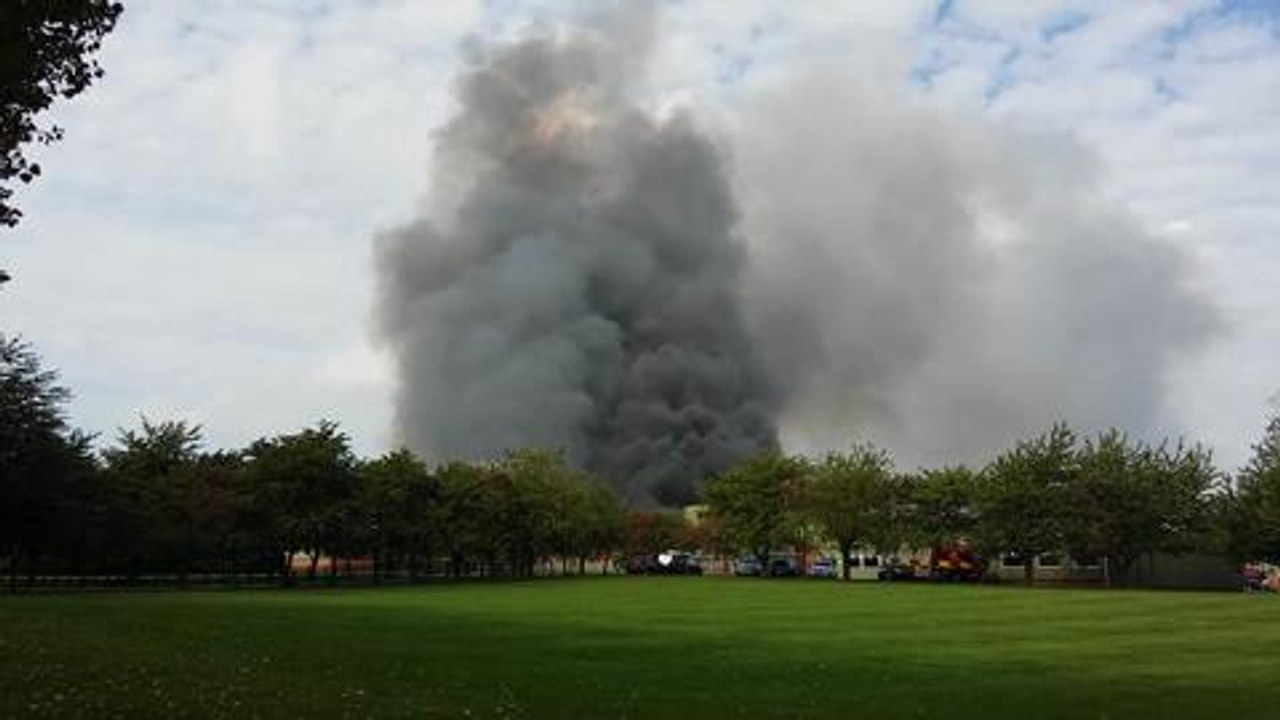 Firefighters tackle huge fire