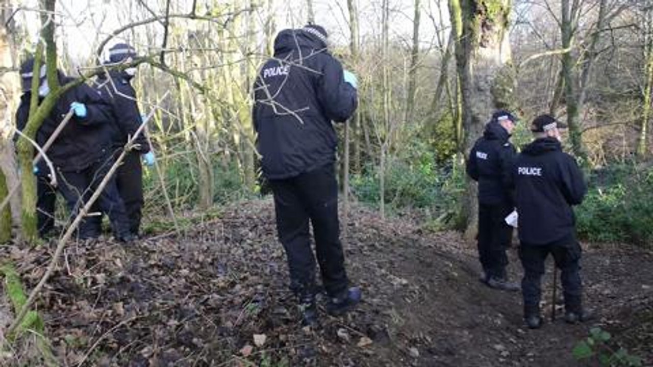Police search in murder hunt
