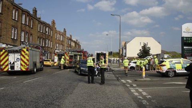 Driver cut free from Edinburgh car crash