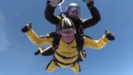 101-year-old completes skydive