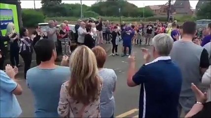 Lee makes it to home run