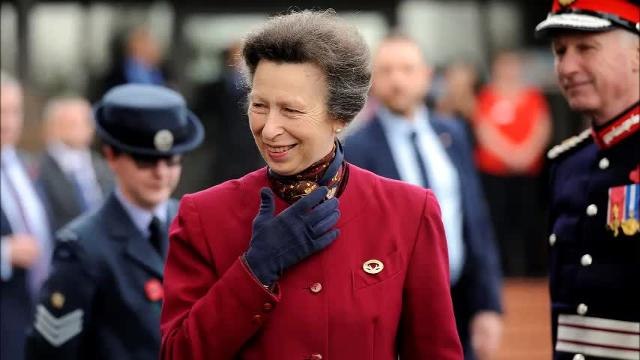 Princess Anne visits Strathcarron Hospice