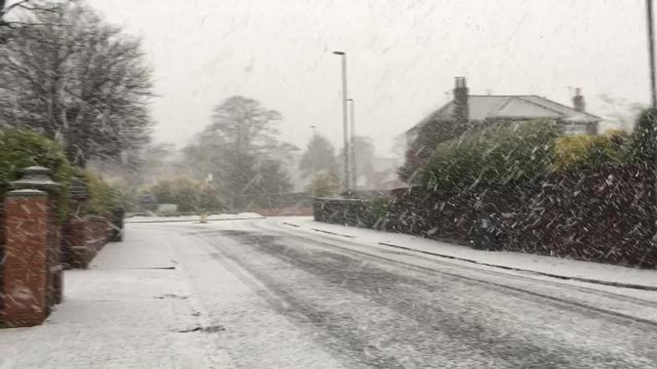 It's snowing