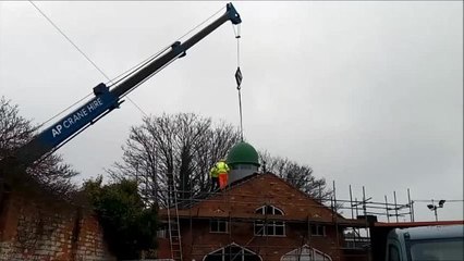 VIDEO of the dome being lowered and fixed into position at Sleaford's new mosque
