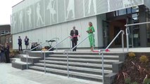 Video : Amanda Holden cutting ribbon swanmore college performing arts building