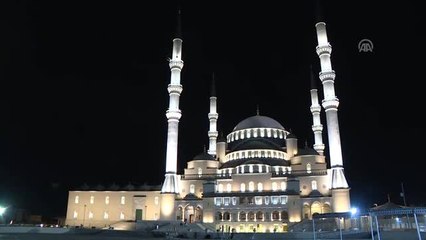 90 bin camide sela okundu - Kocatepe Camisi