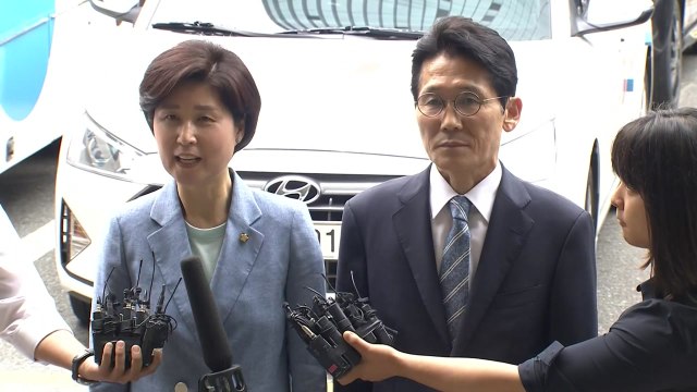 '패스트트랙 고발전' 백혜련·윤소하 의원 경찰 출석...자유한국당은 불출석 / YTN