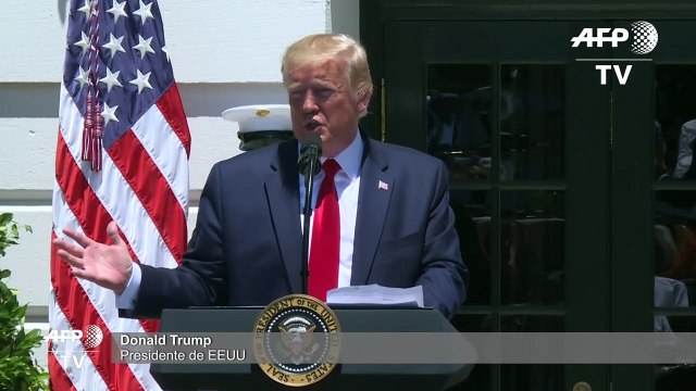 Trump dice a congresistas demócratas que si no están felices en EEUU pueden irse