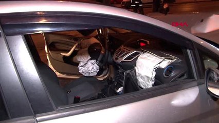 PENDİK'DE SERVİS MİNİBÜSÜNE OTOMOBİL ARKADAN ÇARPTI: 1ÖLÜ